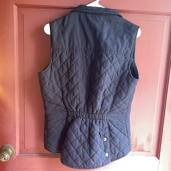 Dublin quilted riding vest with double rear vent with snaps. - Picture 2 of 9
